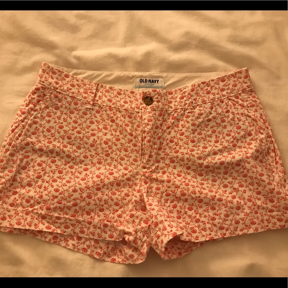 Red and white patterned 5” shorts